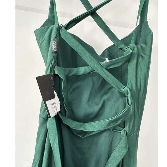 NEW La Femme Lace Up Back Jersey Mermaid Gown  Size 00 - Picture 9 of 12